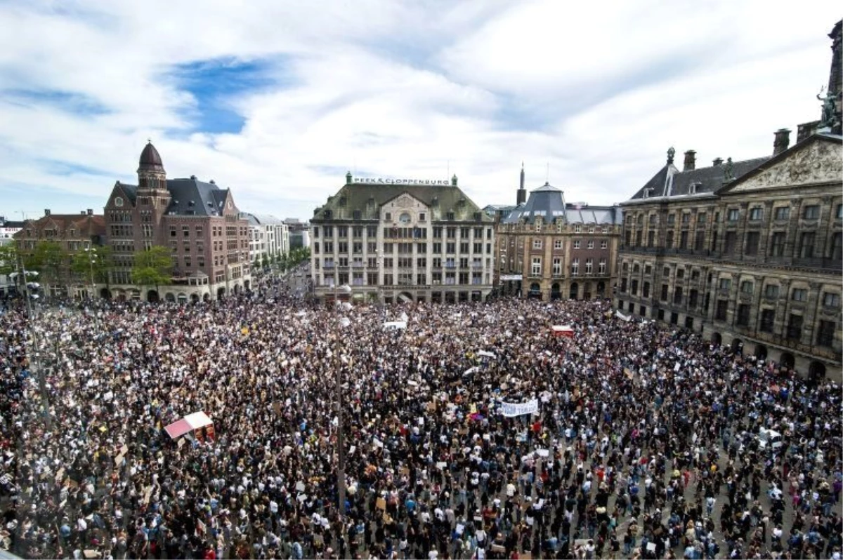 George Floyd protestoları: Amsterdam\'daki gösteri sonrası \'Sosyal mesafeye uyulmadı\' diyen aşırı...
