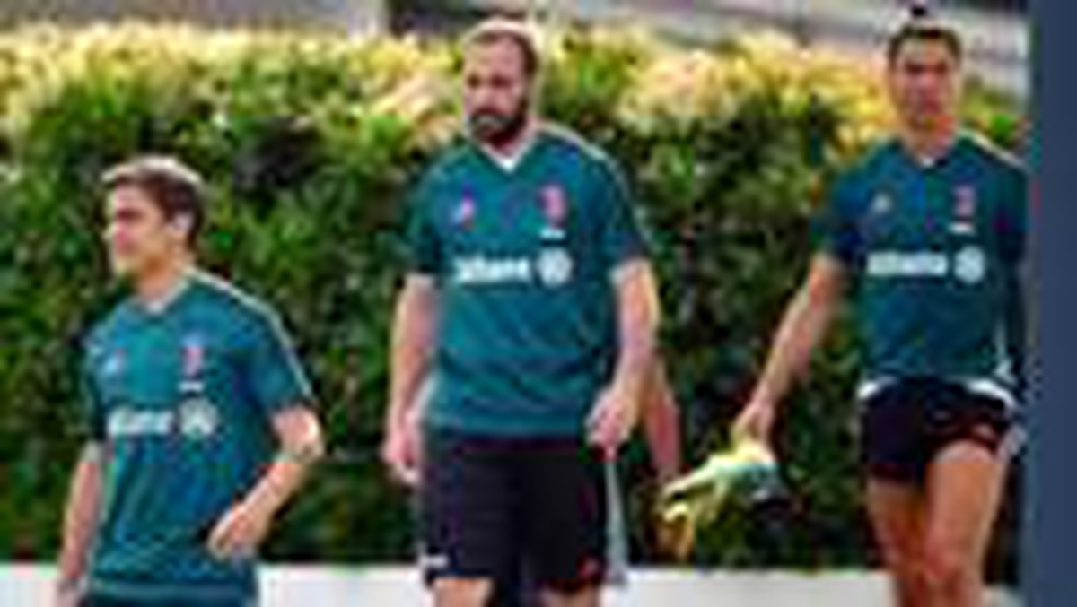 Gonzalo Higuain\'in görüntüsü sosyal medyaya damga vurdu!