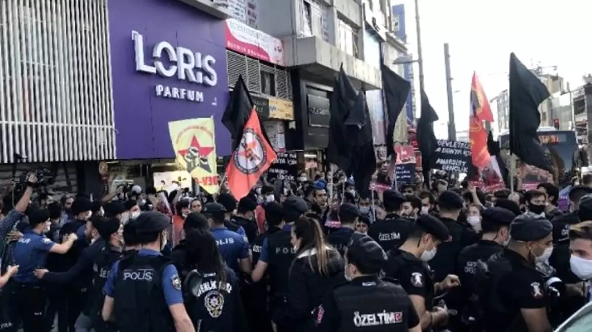 İstanbul\'da ABD\'deki protestolara destek eylemine polis müdahale etti, çok sayıda gözaltı var