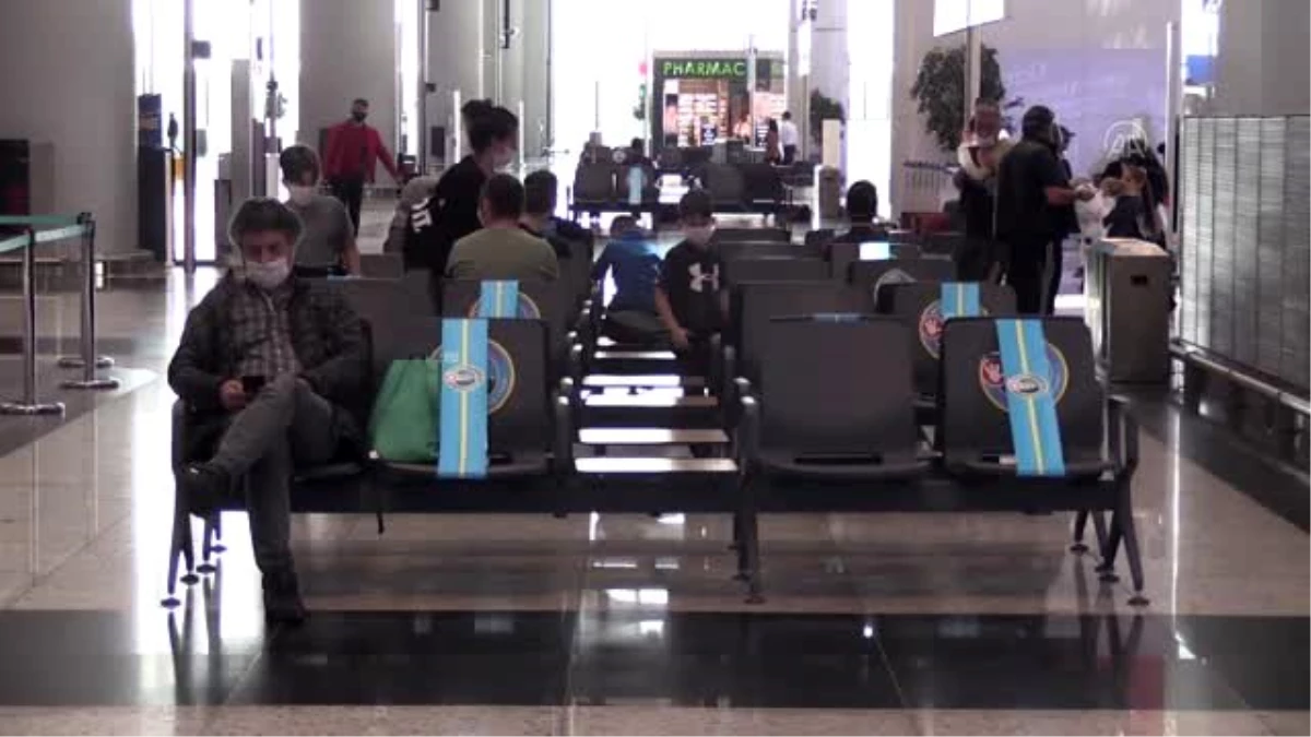 İstanbul Havalimanı\'nda tarifeli seferler normalleşmenin ikinci gününde de sürüyor