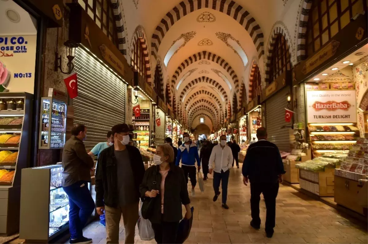 İstanbul\'un çarşılarında normalleşme yoğunluğu