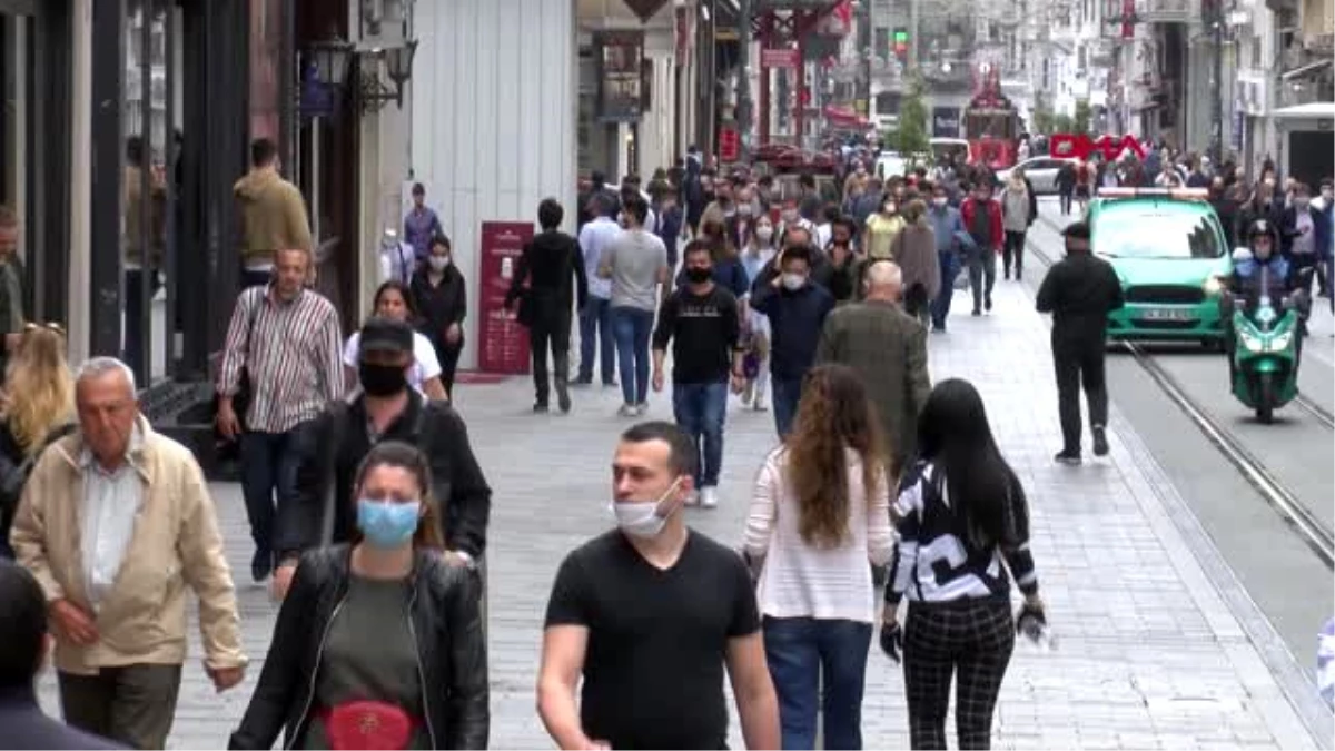 İSTİKLAL CADDESİ\'NDE SOSYAL MESAFE KURALLARI ASKIYA ALINDI