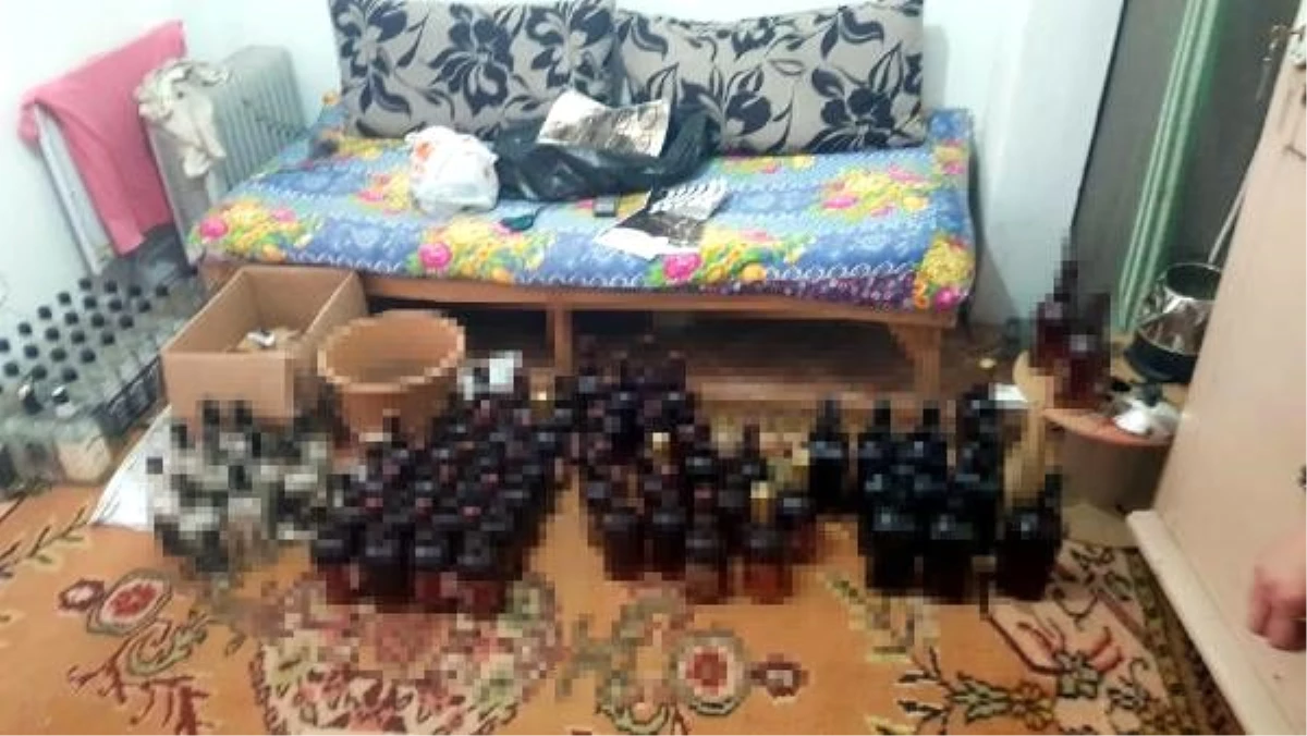 İzmir\'de sahte içki üretimi yapılan eve baskın: 2 gözaltı
