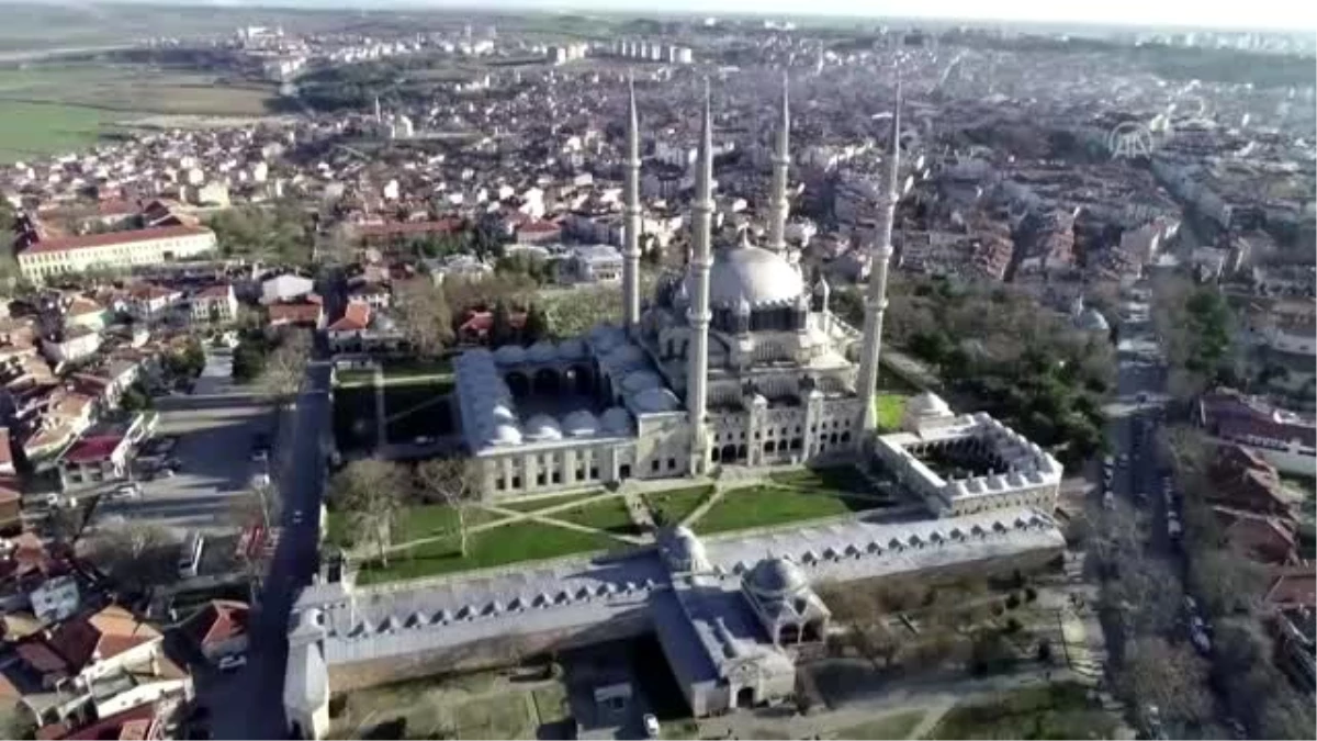 Selimiye Camisi\'nde namaz kılmanın sevinci yaşanıyor