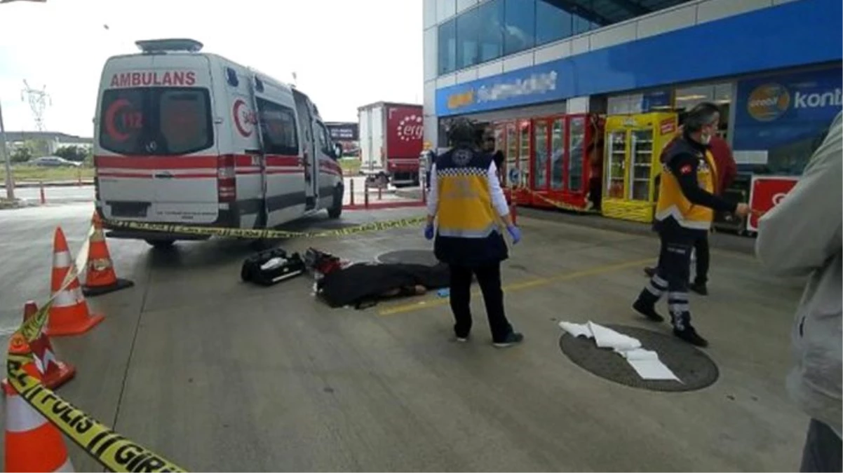 Silahlı saldırgan, göğsünden vurduğu adamı ölüme terk ederek otomobilini alıp kaçtı