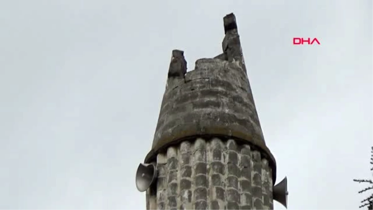 Tokat\'ta yıldırım düşen caminin minaresi yıkıldı