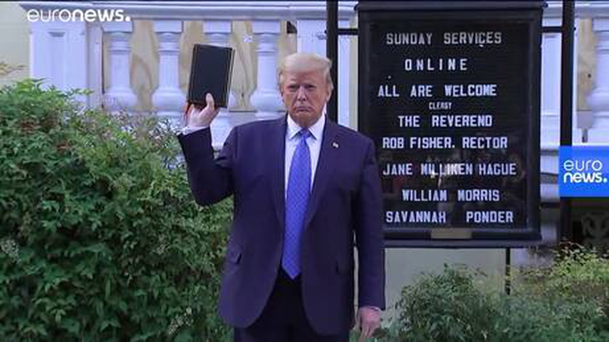 Trump\'ın elinde İncil ile kiliseye yürümesine Piskopos\'tan tepki: Çileden çıktım