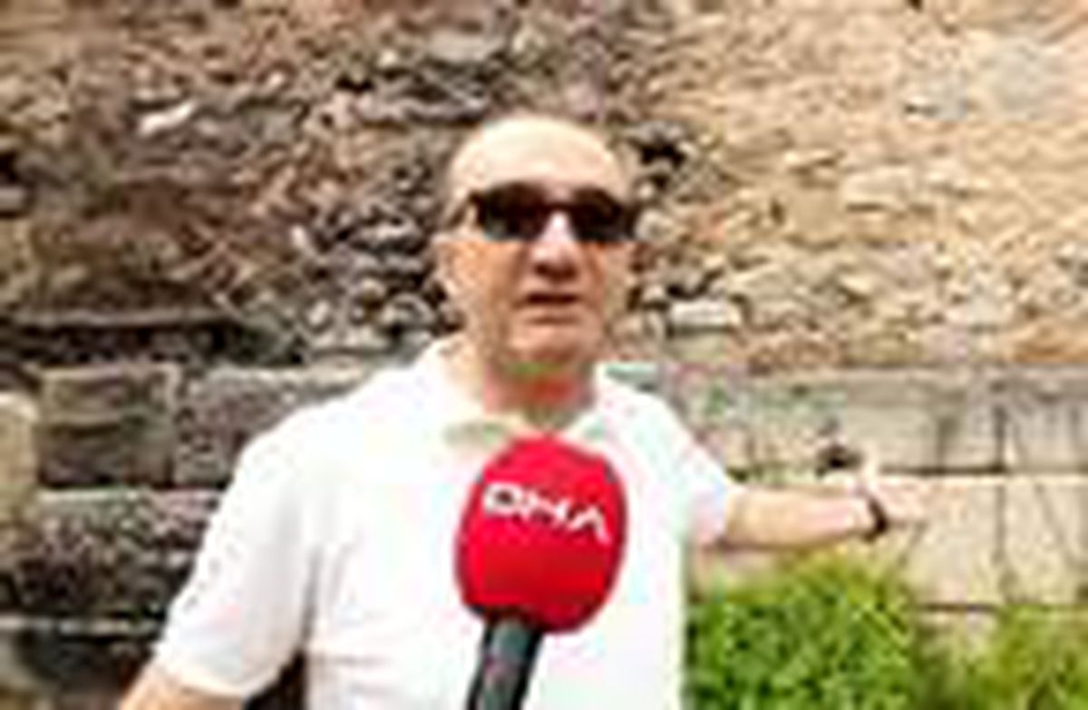 2 bin yıllık surlara, sprey boyayla yazı ayıbı sürüyor (2)