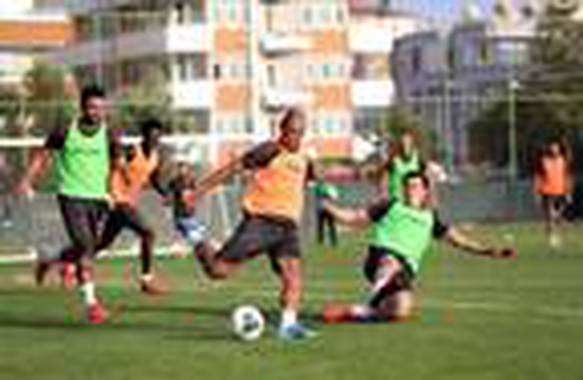 Alanyaspor\'da hem kutlama hem antrenman