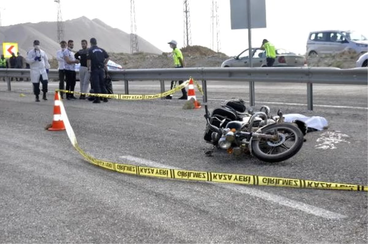 Bariyere çarpan motosikletin sürücüsü öldü