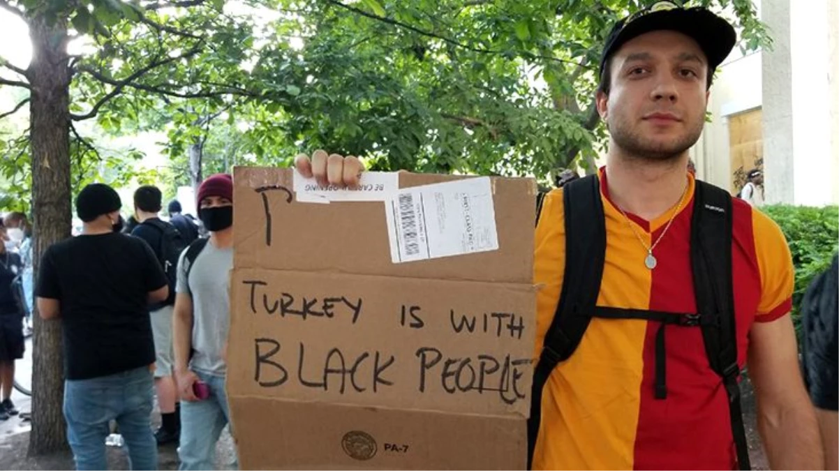 Beyaz Saray önündeki George Floyd protestosunda Galatasaray formalı Türk ilgi odağı oldu