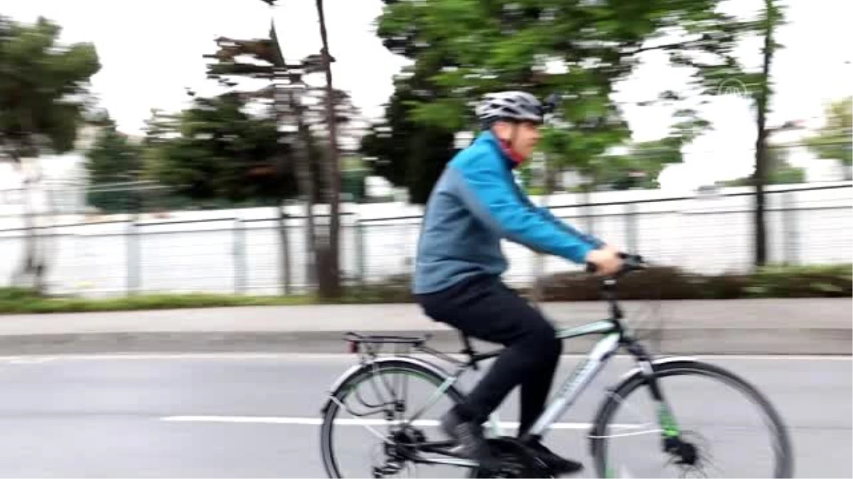 İstanbul Valisi Ali Yerlikaya, Dünya Bisiklet Günü\'nde, işe bisikletle geldi