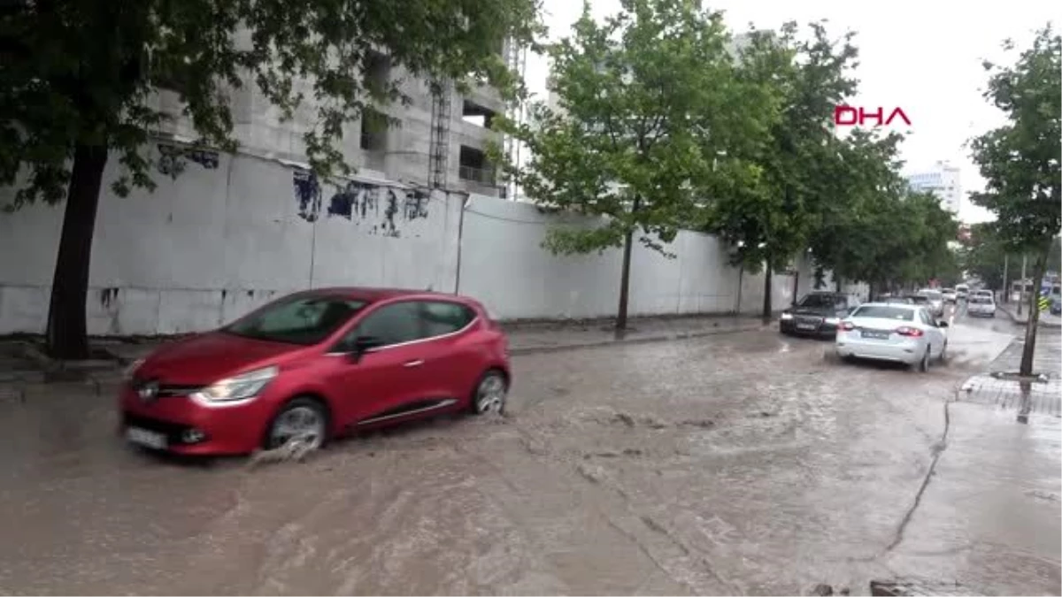 Son dakika haberi | İzmir\'de etkili sağanak sebebiyle yollar göle döndü