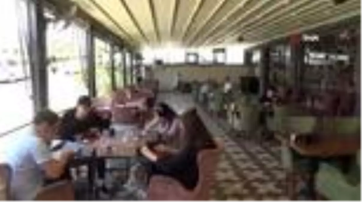 Kafelerde online okey devri