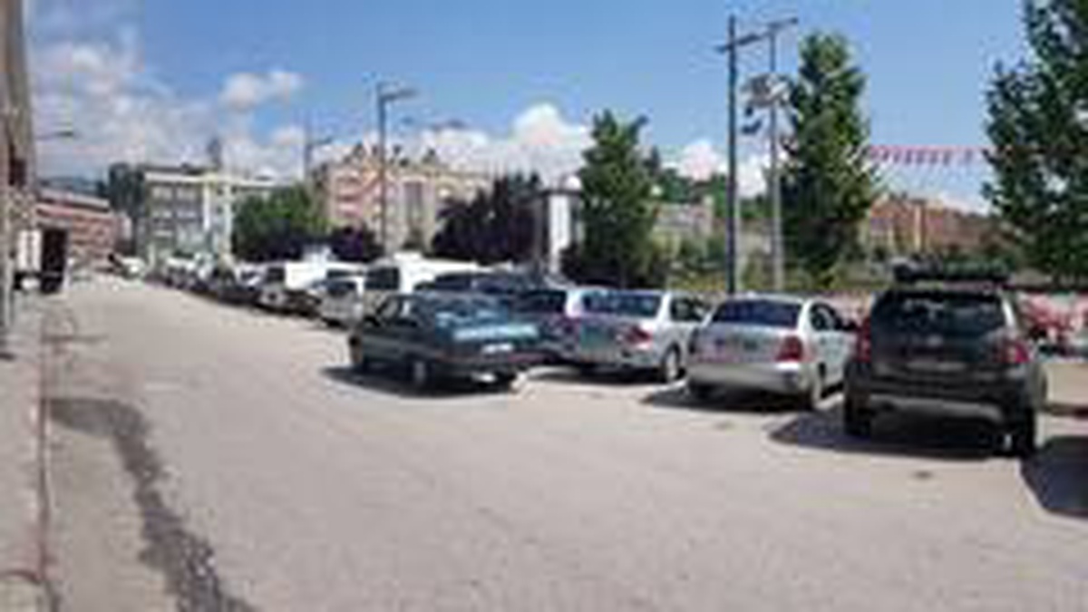 Karabük\'te araç park etme yasağı kaldırıldı