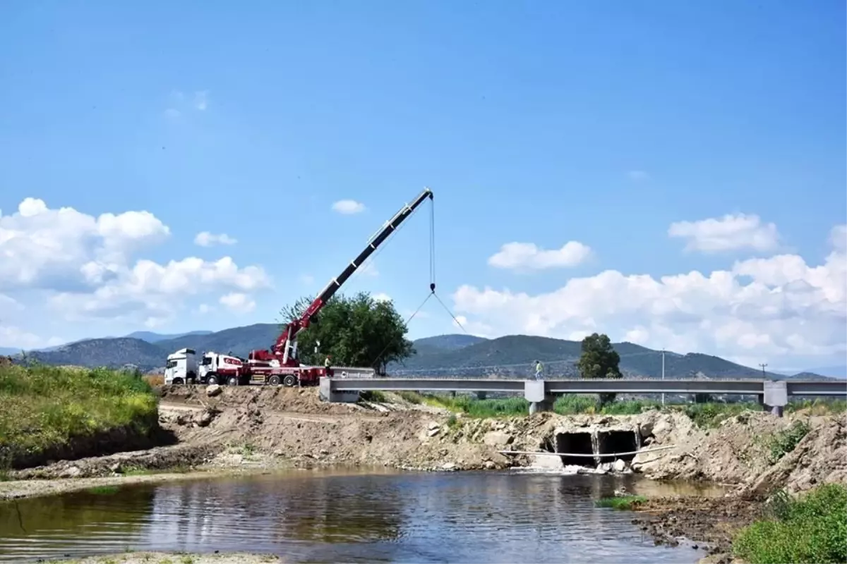 Karpuzlu Çayı üzerine inşa edilen 2 köprünün montajı tamamlandı