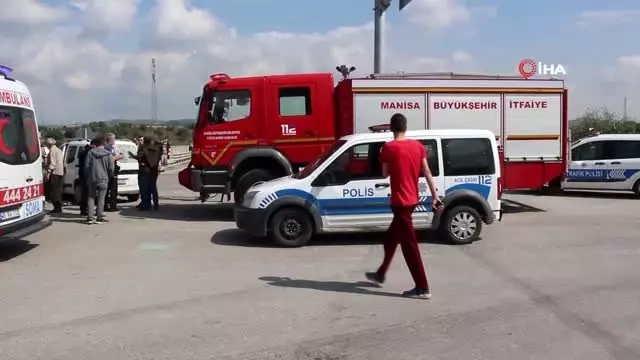 Manisa'da trafik kazası: 3 ağır yaralı - Son Dakika