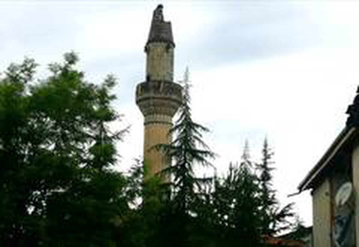 Tokat\'ta yıldırım düşen caminin minaresinde hasar meydana geldi