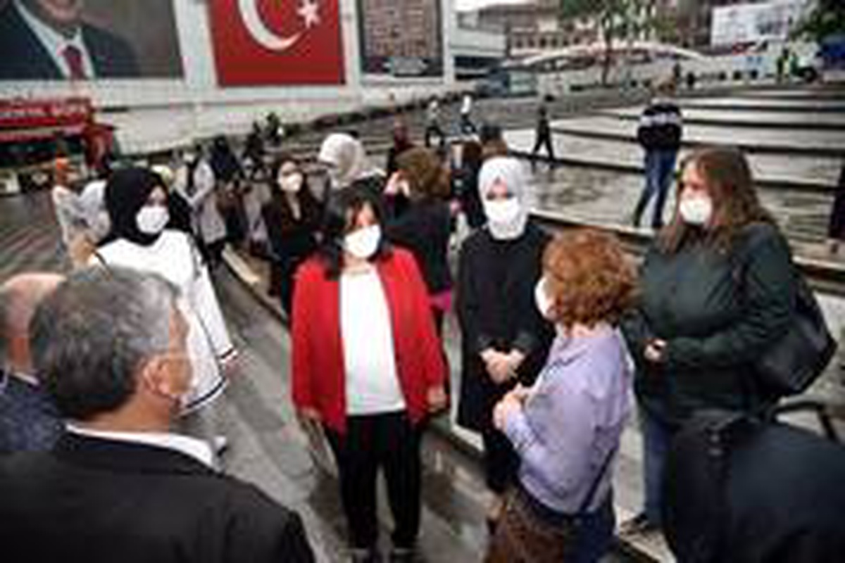 Türk Kızılay Bursa Şubesi\'nin kan bağışı kampanyasına büyük ilgi
