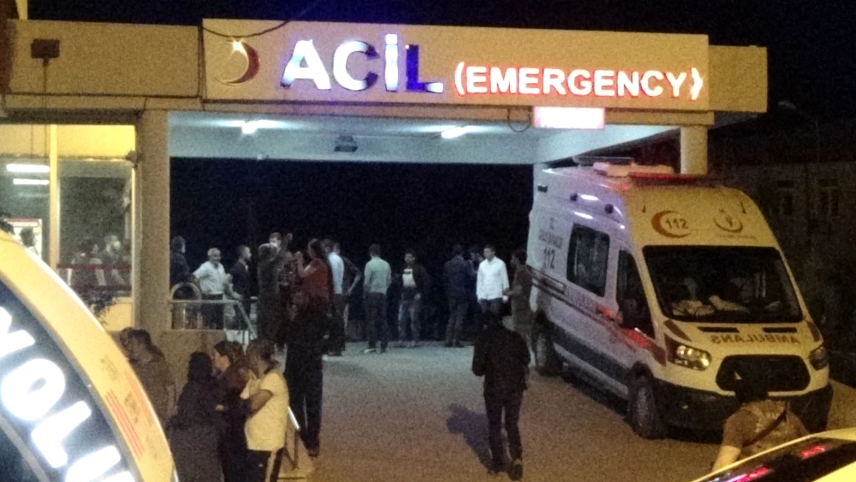 Diyarbakır\'da akraba 2 aile arasında çıkan silahlı kavgada 3 kişi öldü, 11 kişi yaralandı