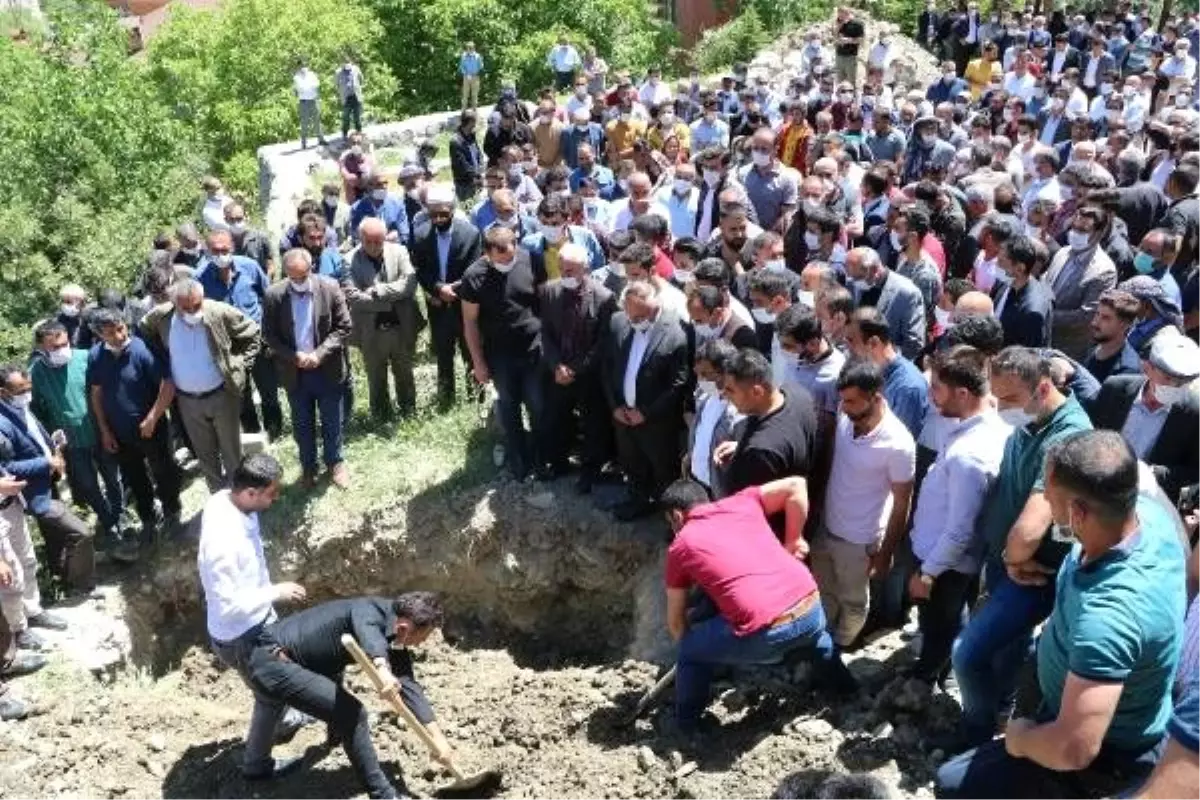 Eski muhtarın kardeşi, uzun namlulu silahlarla öldürüldü (3)