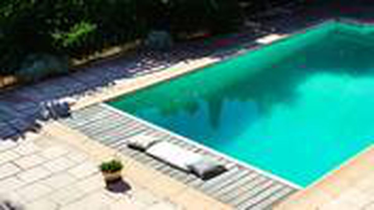 Fransa\'da Türk anne 2 çocuğuyla havuzda ölü bulundu