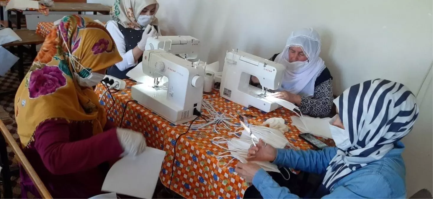 Son dakika haberi... Mahallenin kadınları maske üretmek için gönüllü oldu