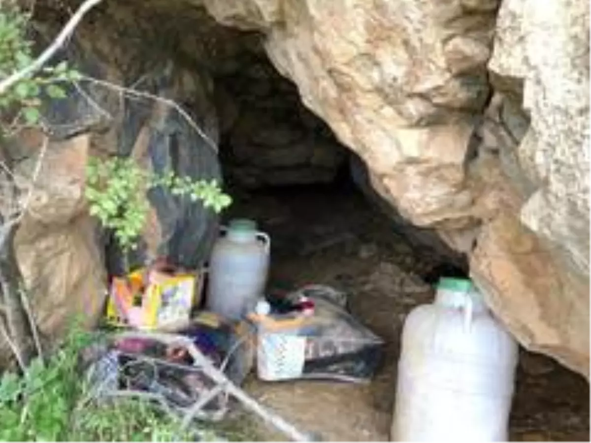 Siirt\'te PKK\'lı teröristlere ait yaşam malzemesi ele geçirildi