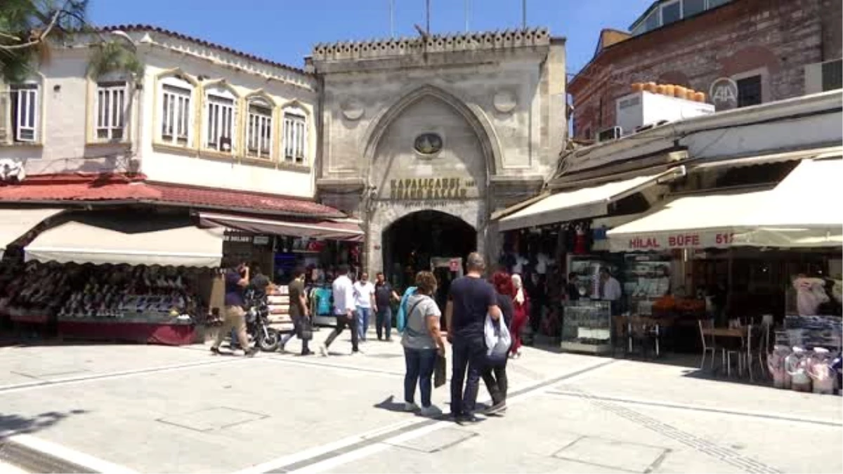 Tarihi Kapalıçarşı esnafı müşterilerini ve turistleri bekliyor