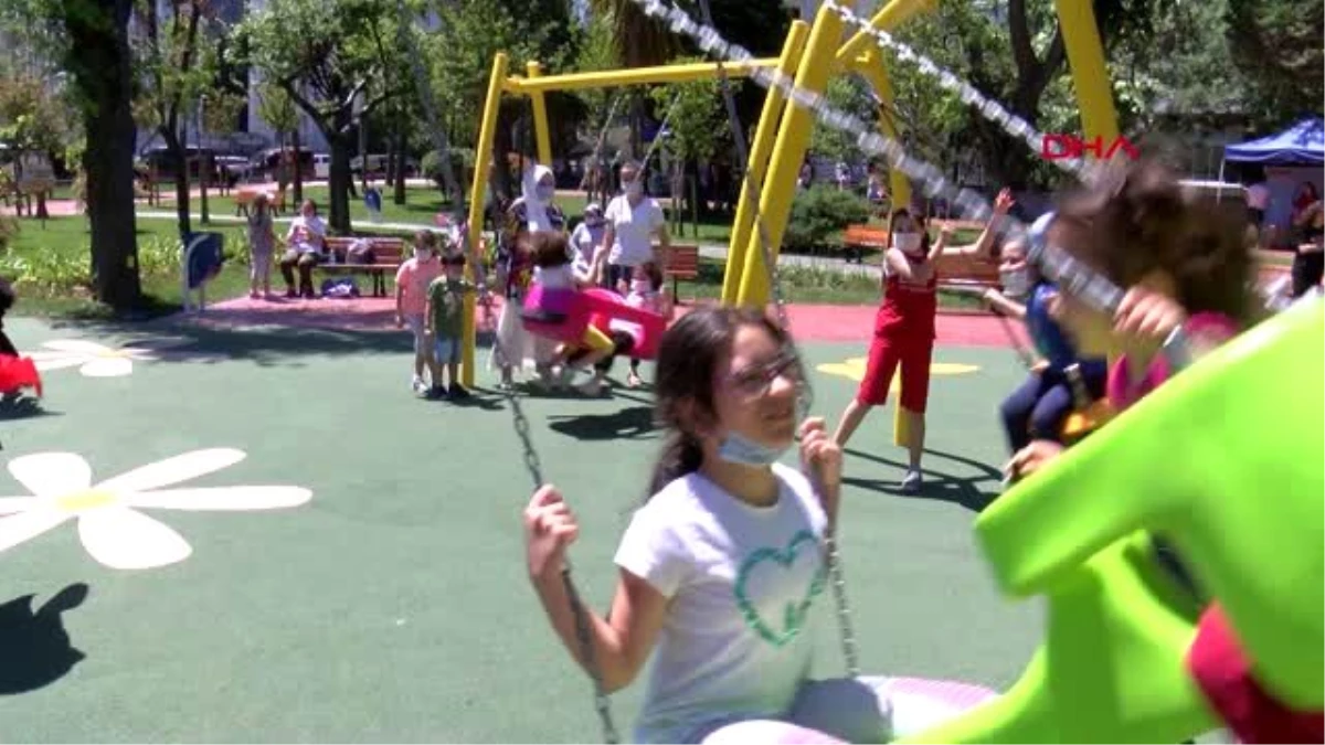 18 yaş altı çocuklar yenilenen parkta doyasıya eğlendi
