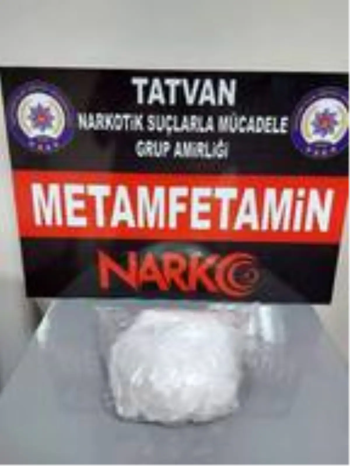 Araçta ele geçirilen metamfetamine 2 gözaltı