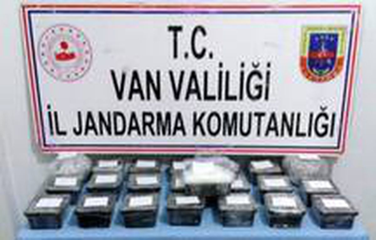 Başkale\'de 14 kilogram metamfetamin ele geçirildi