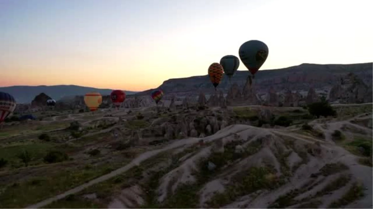 Kapadokya semaları sıcak hava balonlarıyla renklendi