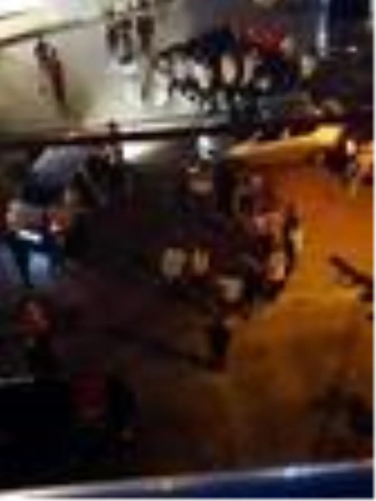 Son dakika haberi: Onlarca kişinin sosyal mesafeyi hiçe sayarak asker eğlencesi yaptığı anlar kamerada