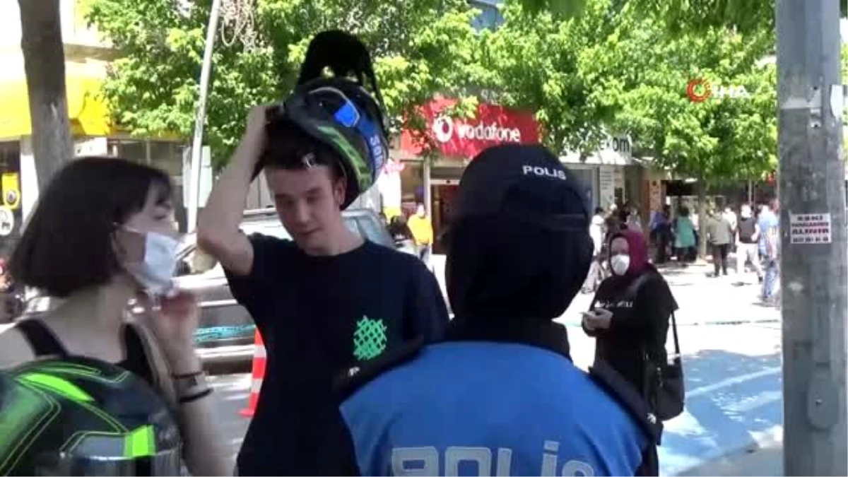 Polis, hatalı maske kullanan ve sosyal mesafesine dikkat etmeyen vatandaşları uyardı