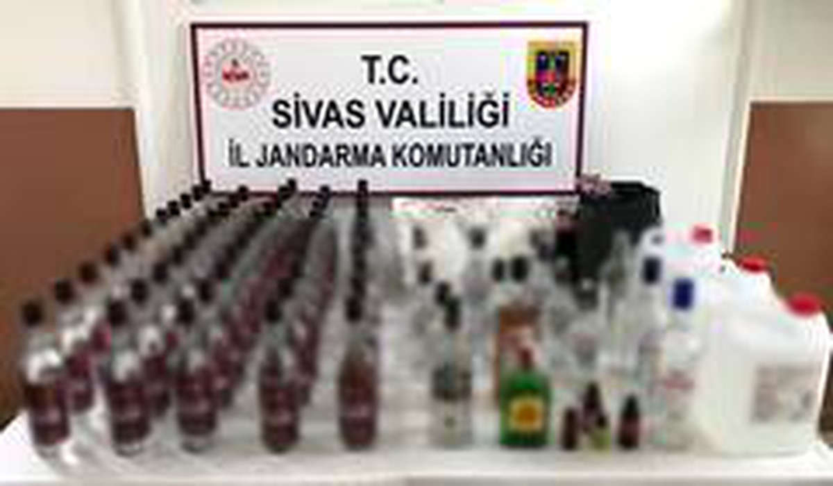 Sivas\'ta gümrük kaçağı içki ile esrar ele geçirildi