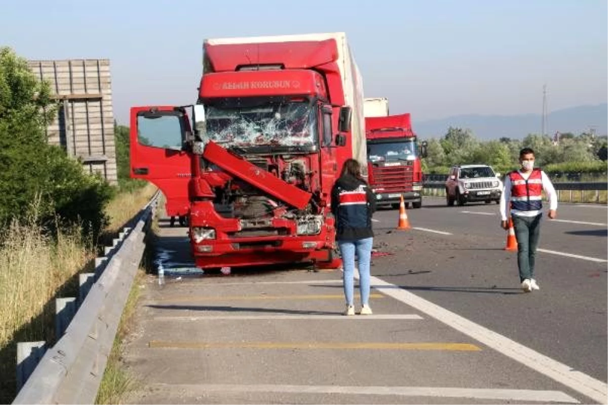 TIR, kamyona çarptı: 6 yaralı