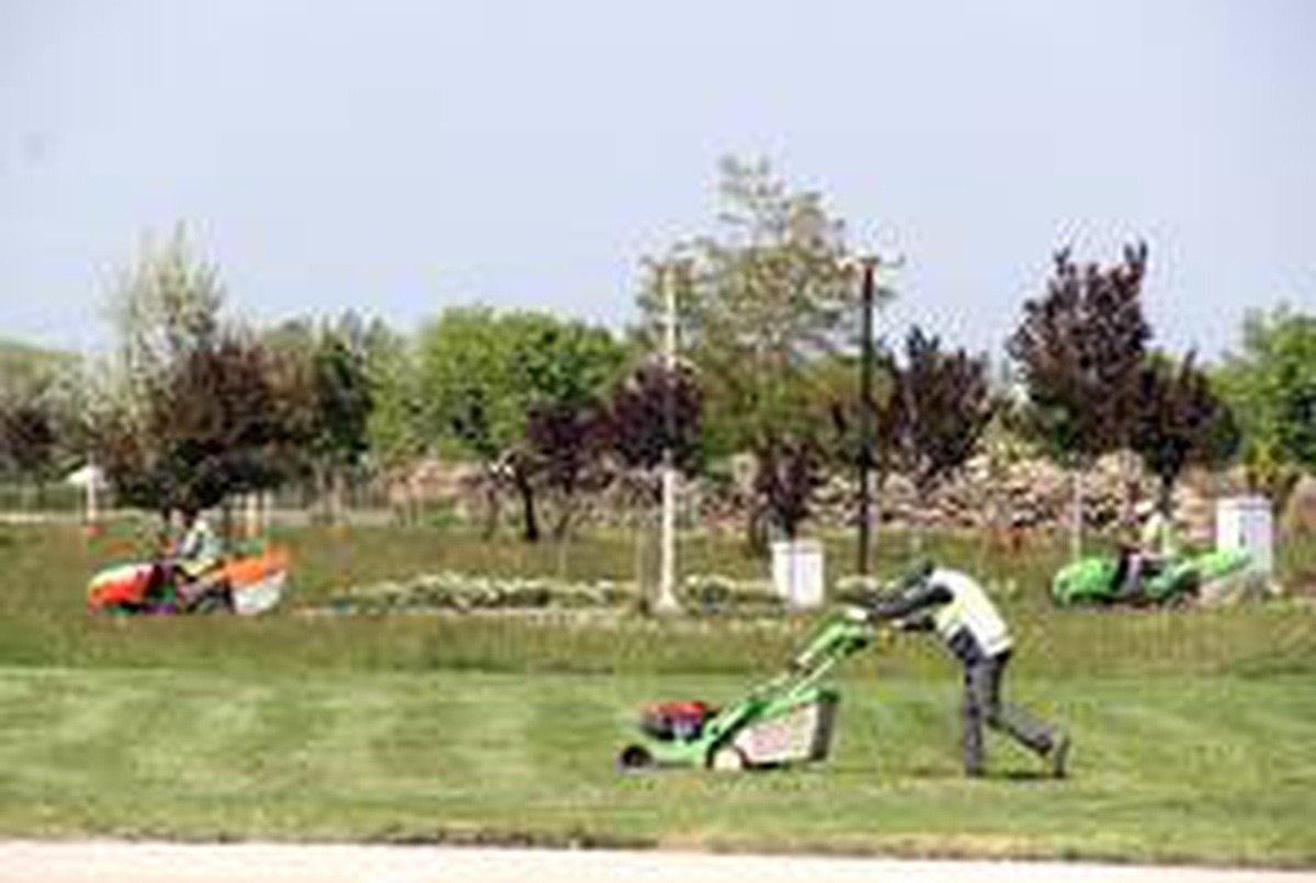 Van Büyükşehir Belediyesi park bakımlarına devam ediyor