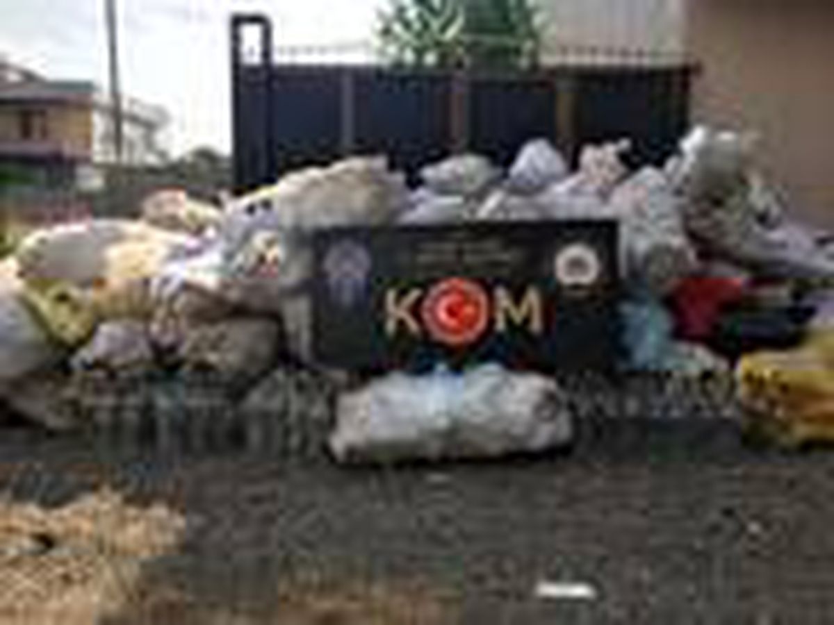 Adana\'da piyasa değeri 223 bin TL olan sahte içki ve malzemesi ele geçirildi