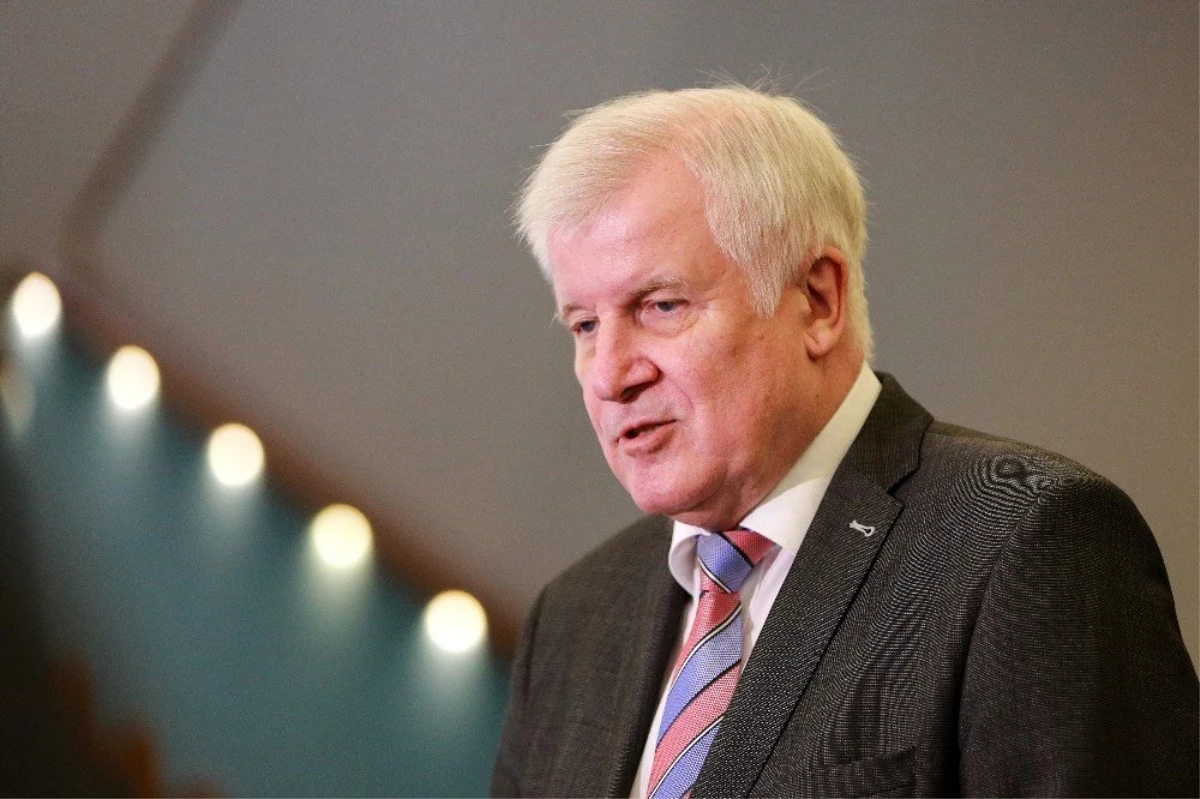 Almanya İçişleri Bakanı Seehofer: "Aşının tahminlerimizden bile önce hazır olabileceği hususunda...