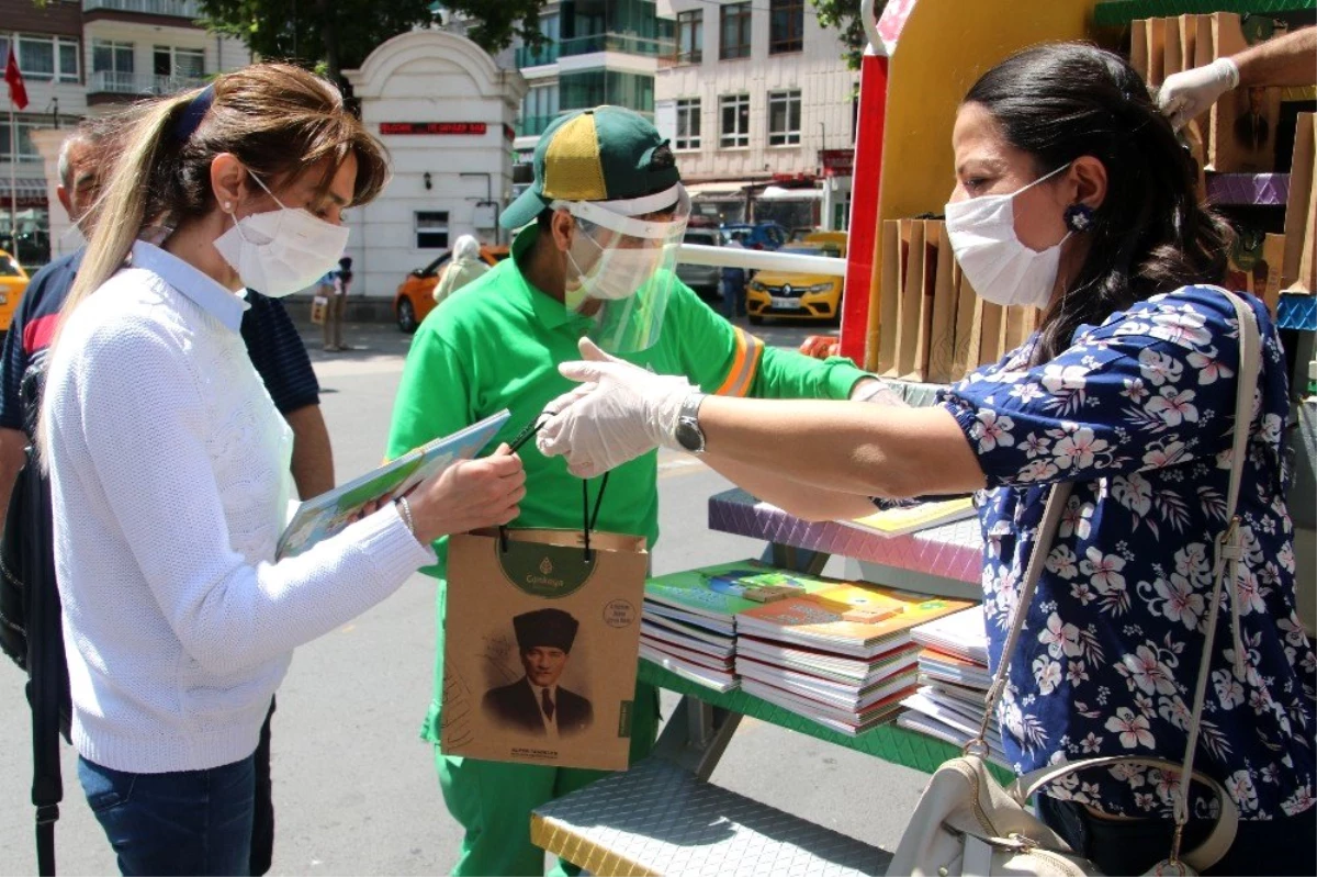Çankaya Belediyesinden Dünya Çevre Günü\'nde vatandaşlara çevre kitapları