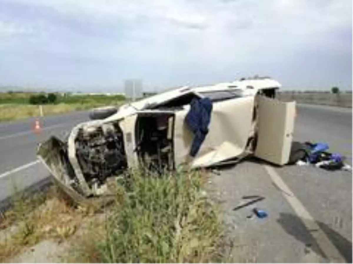 Hurdaya dönen araçtan sağ çıktı