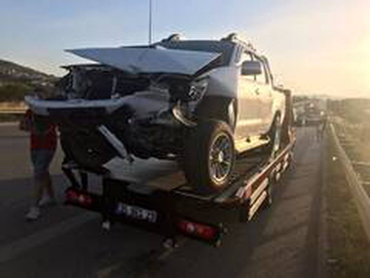 İzmir\'de 5 araçlı zincirleme kaza: 4 yaralı