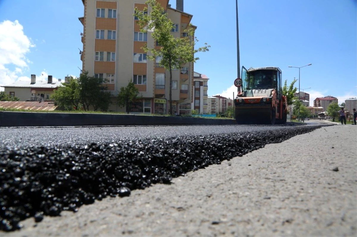 Sivas\'ta asfalt çalışmalarının startı verildi