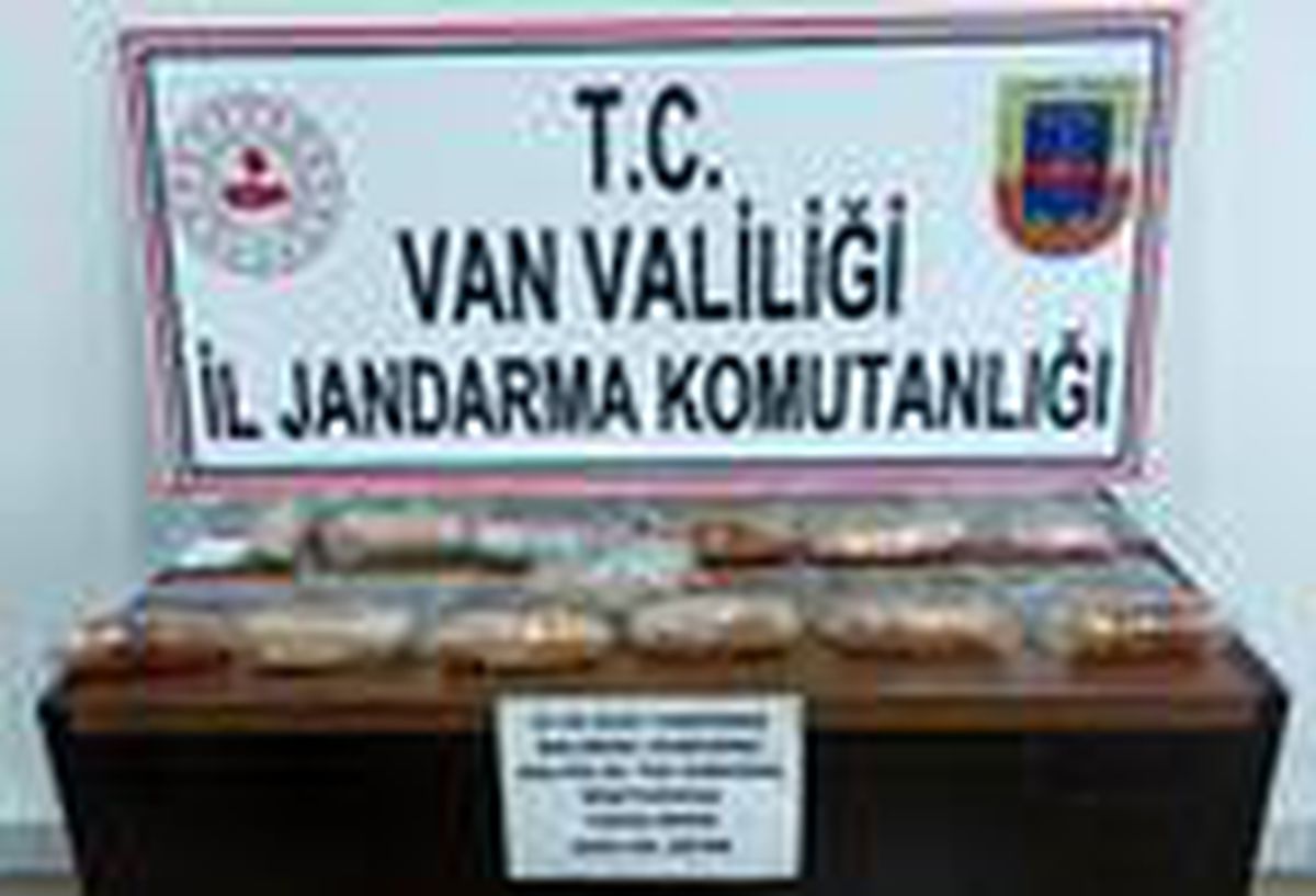 Son dakika haberleri: Van\'da bisiklet lastiği içinde 3 kilo eroin ele geçirildi