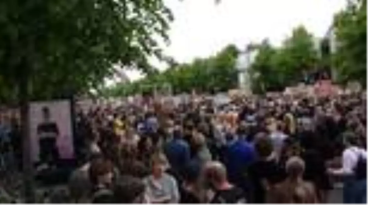 Danimarka\'da 15 bin kişi ırkçılık ve polis şiddetini protesto etti