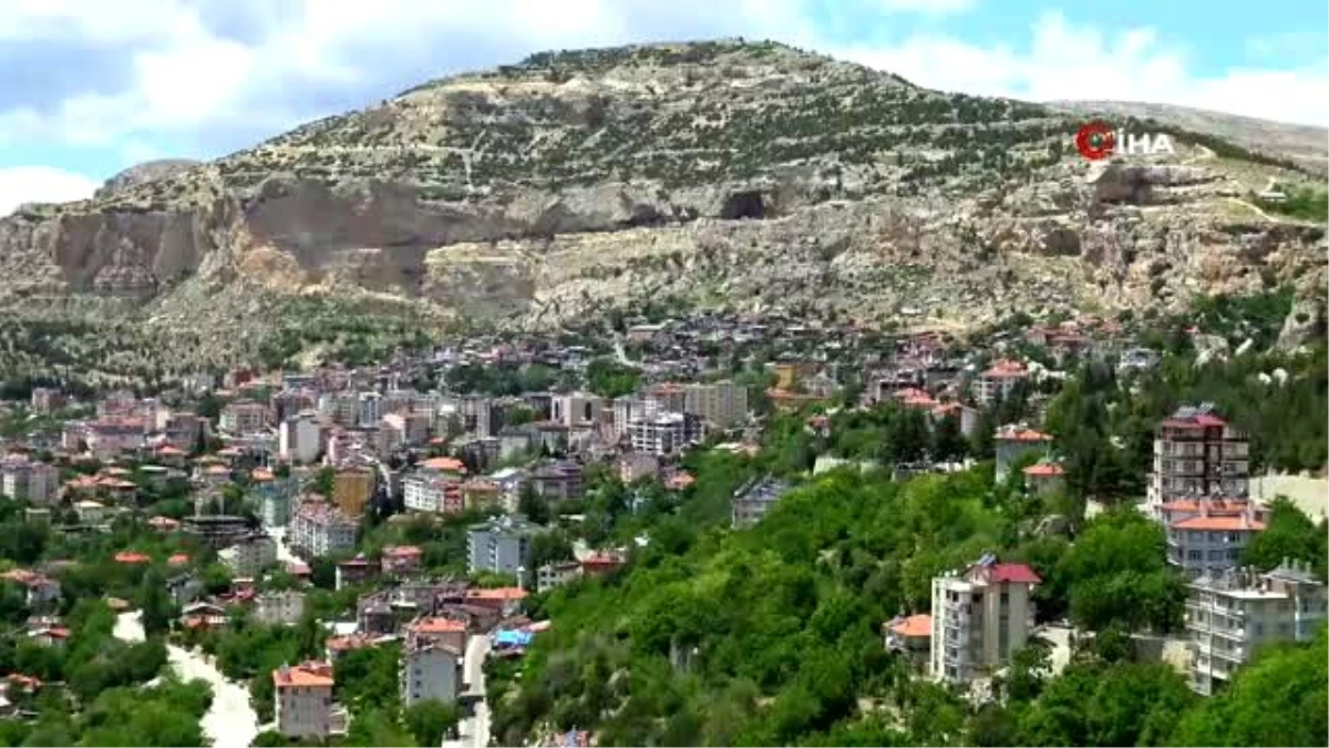 Doğası ve turkuaz renkli baraj gölüyle görenleri mest ediyor