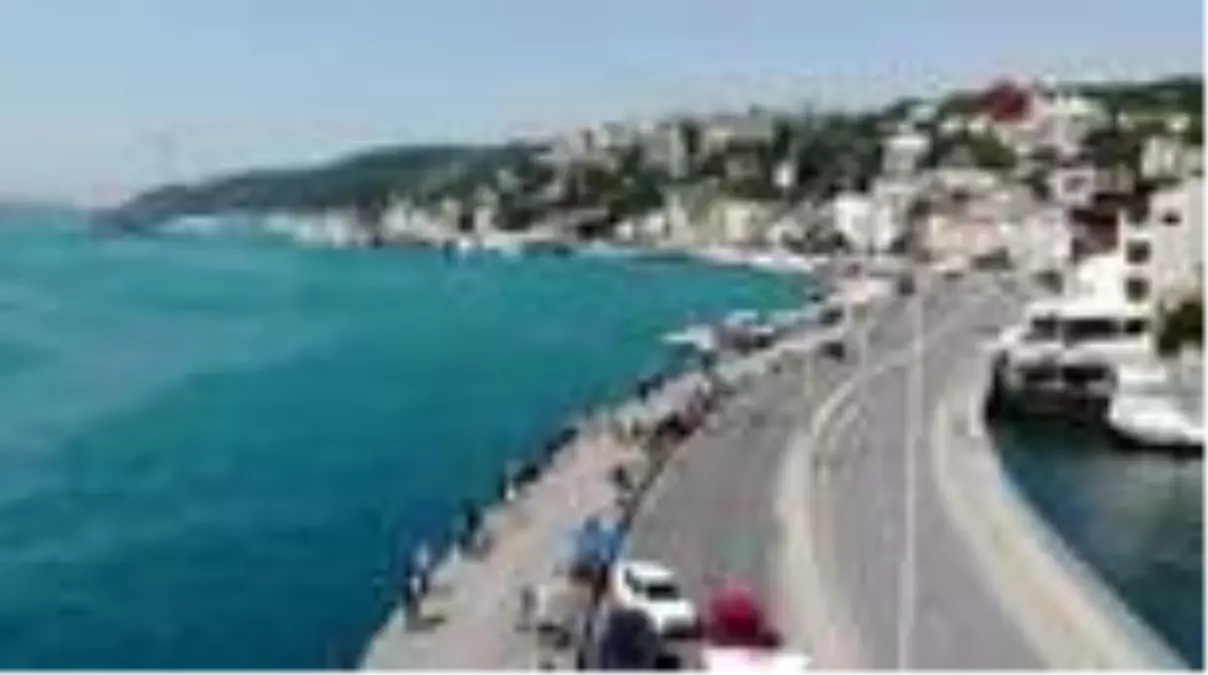 İstanbullular sahile akın etti, yoğunluk havadan görüntülendi