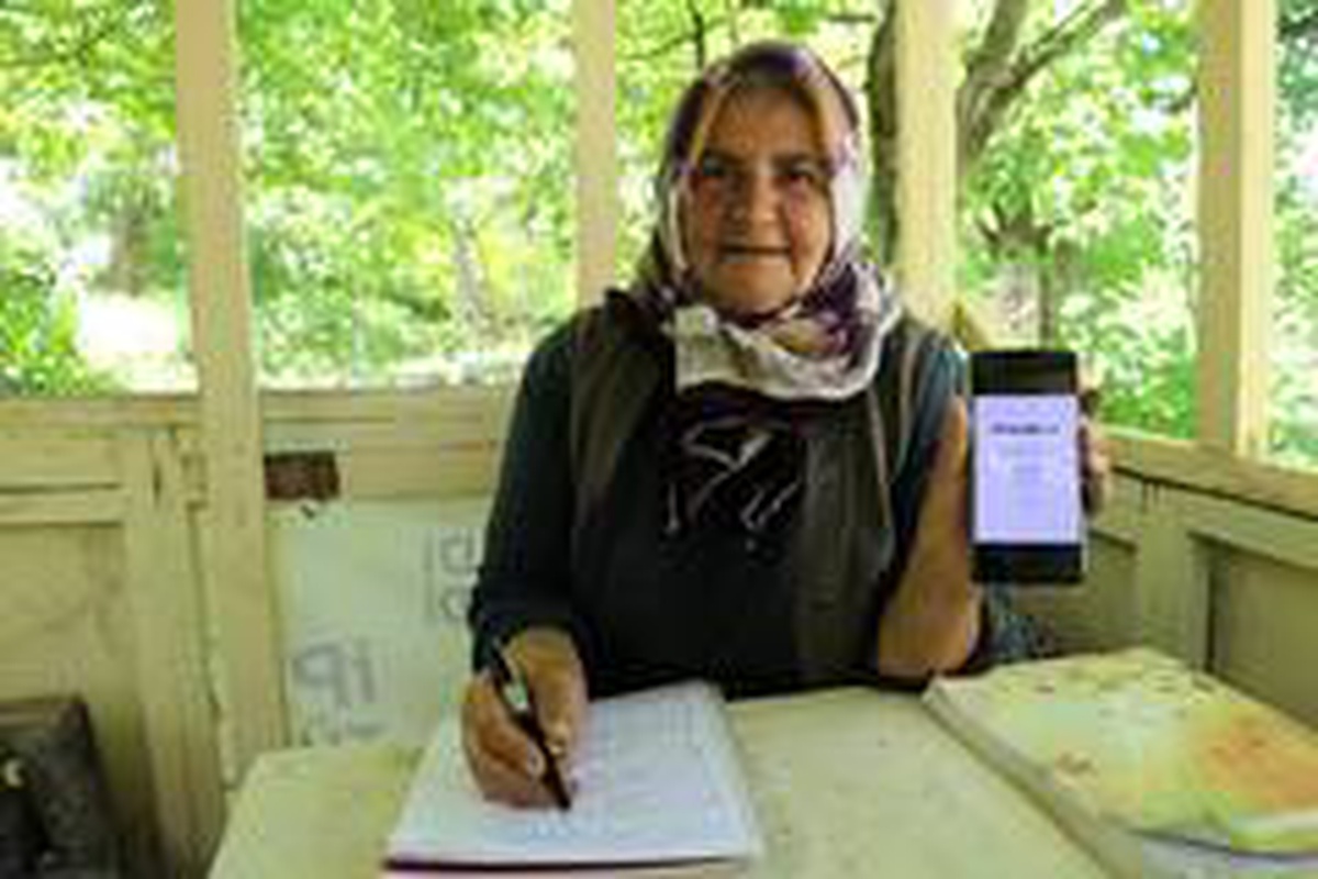 63 yaşında diplomasını aldı, 67 yaşında kitap çıkarıp gelirini eğitim göremeyen kız çocuklarına...