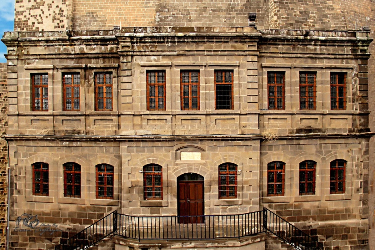 Bitlis\'in Eski Belediye Binası müze olmalıdır